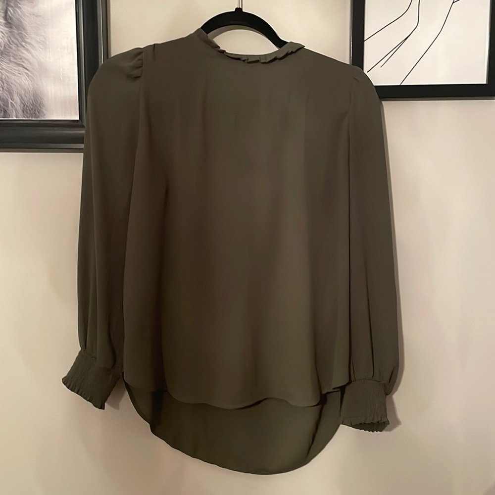 Loft green blouse. Size M Petite. Like new. No stains or rips.